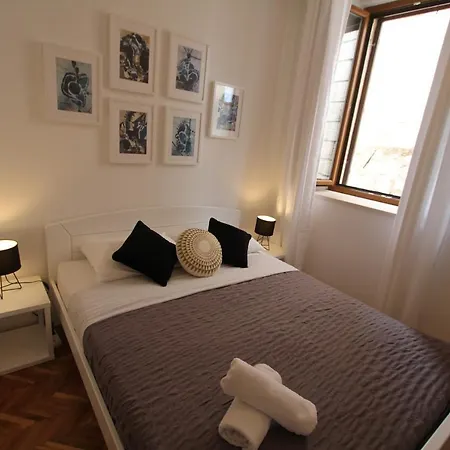 Palace De Lupis-guest House بيت ضيافة هفار