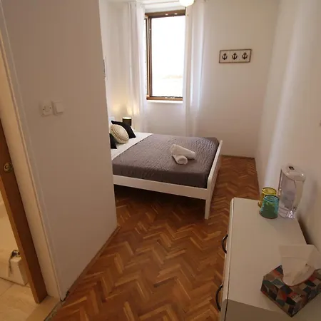 Palace De Lupis-guest House بيت ضيافة