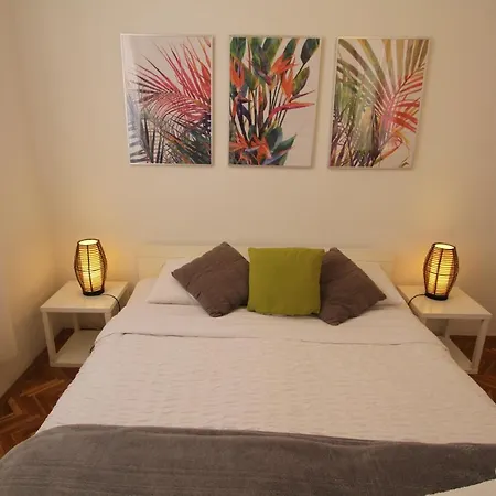 Palace De Lupis-guest House بيت ضيافة هفار