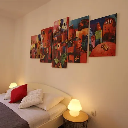 Palace De Lupis-guest House بيت ضيافة
