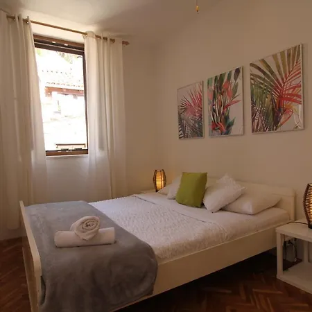 Palace De Lupis-guest House بيت ضيافة