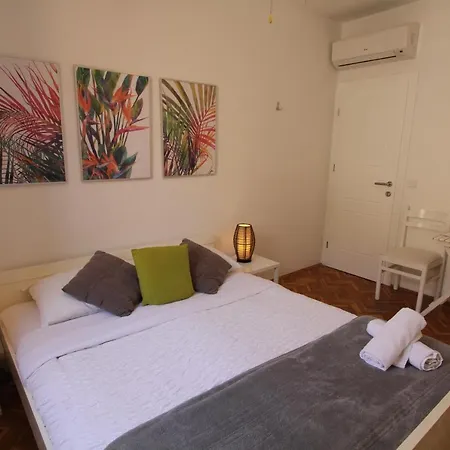 Palace De Lupis-guest House هفار