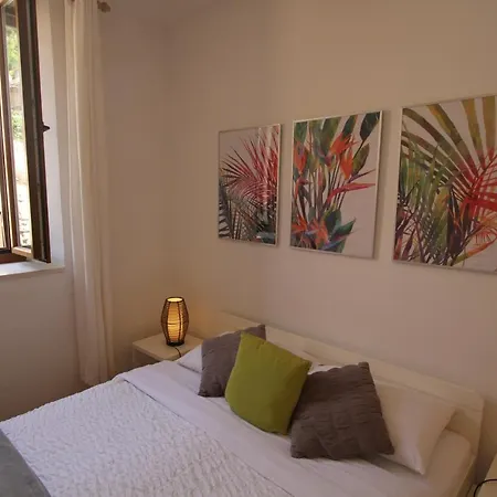 Palace De Lupis-guest House هفار